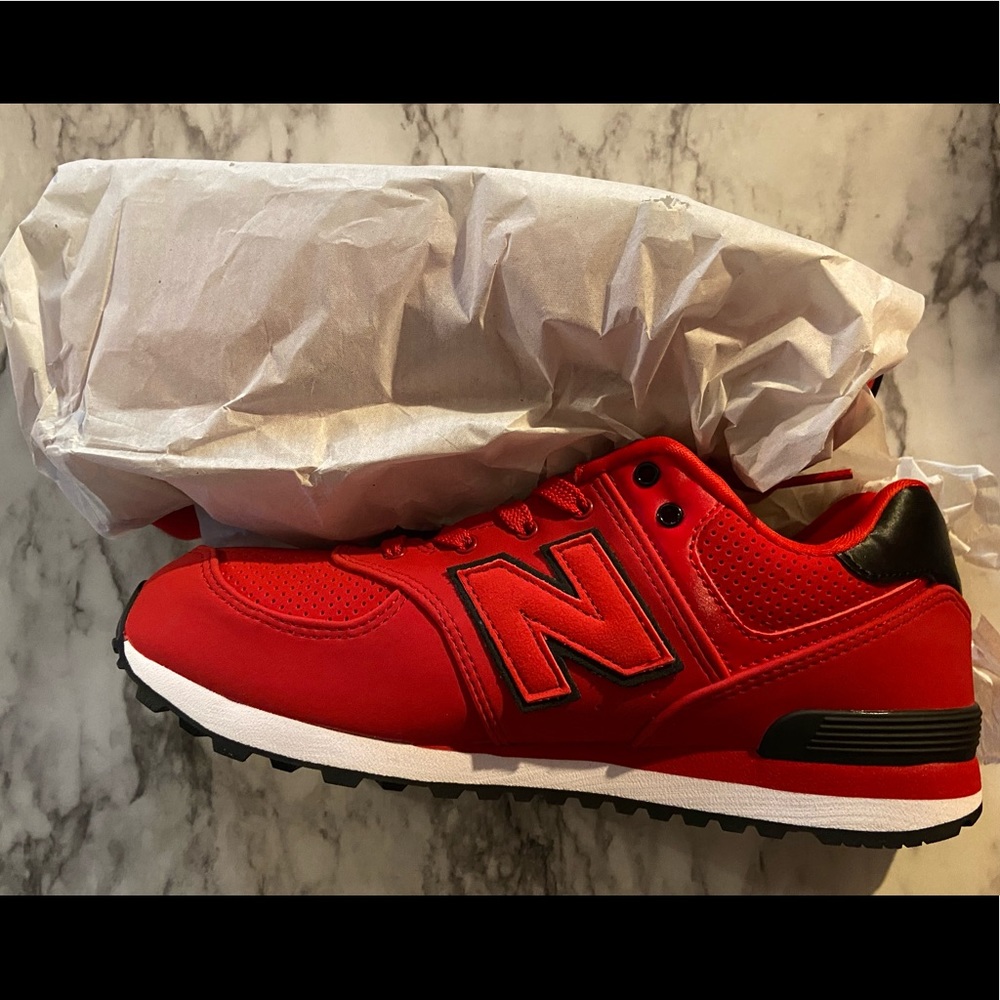 NEVER USED New Balance 574 Shoes size 5.5Y/7Womens